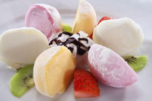 Membuat Kue Mochi Isi Ice Cream Khas Jepang
